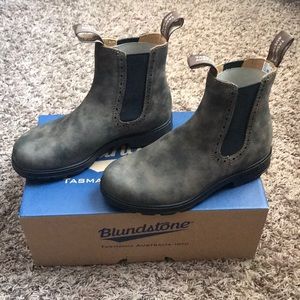 Blundstone Boots. Brown. Brand new in box. Never worn. Size 7.5